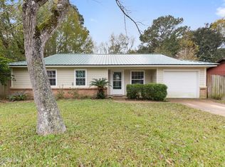 9117 Meadowlark Ave, Ocean Springs, MS 39564
