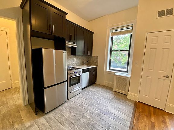 5th image of 3104 33rd St APT 3B