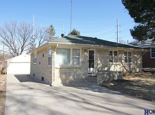 5510 Sumner St, Lincoln, NE 68506