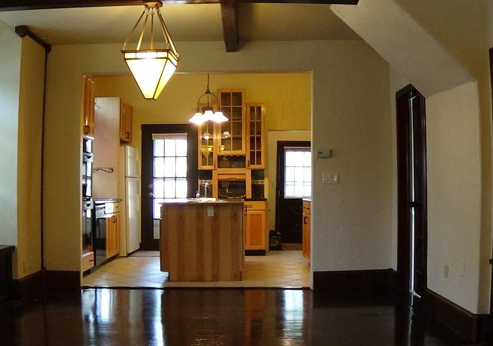 Kitchen Dining area