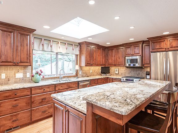 4th image of 7615 SW Dunsmuir Ln