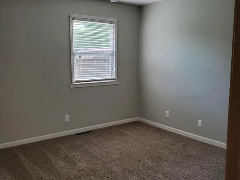 305 Raymond Dr #B — Photo 8