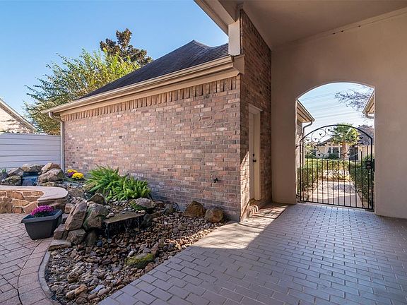 5th image of 2304 Fairway Pointe Dr