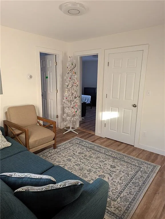 5 bed, 1520 sqft, $4,750 — Photo 2
