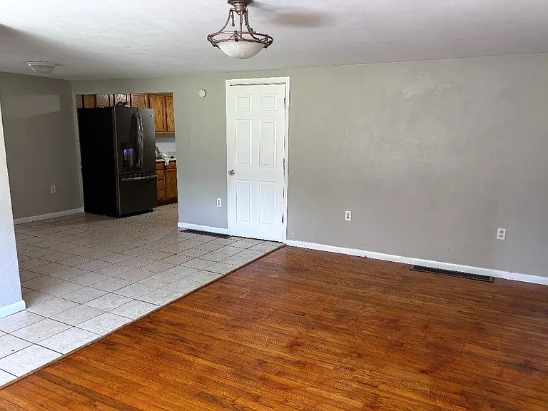923 Seriff Rd — Photo 4