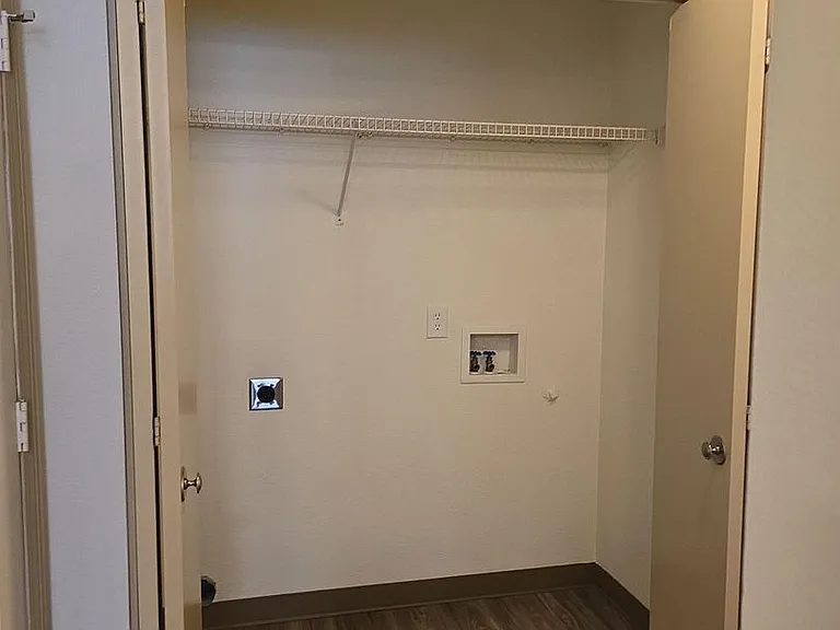 Winfou06-Columbia Village Apartments — Photo 15
