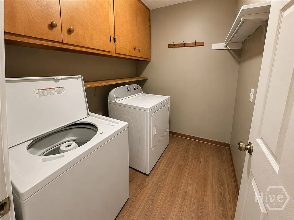3 bed, 2.0 bath, 1368 sqft, $1,900 — Photo 3