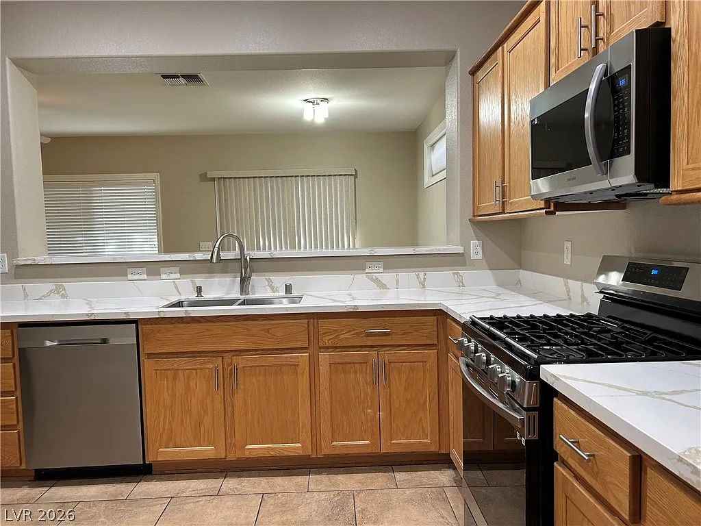 2 bed, 2.0 bath, 1482 sqft, $2,095 — Photo 3