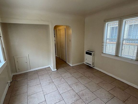 2nd image of 812 W 52nd St #814-1/4