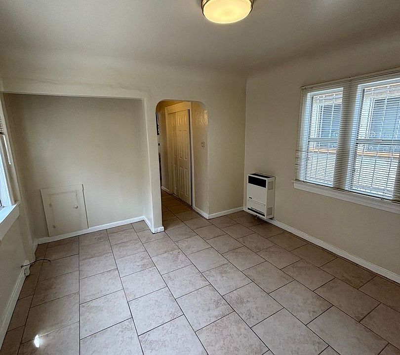 1st image of 812 W 52nd St #814-1/4