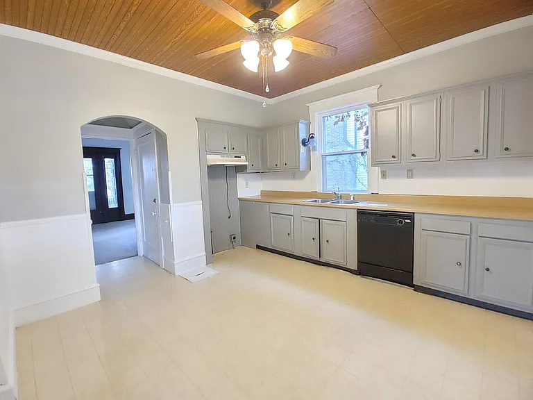 305 Phoenix Ave — Photo 6