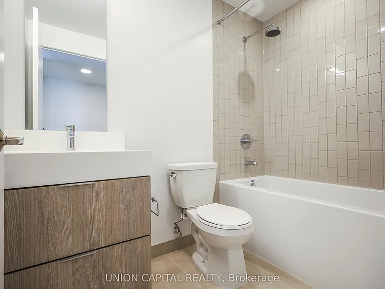 130 River St #902 — Photo 30