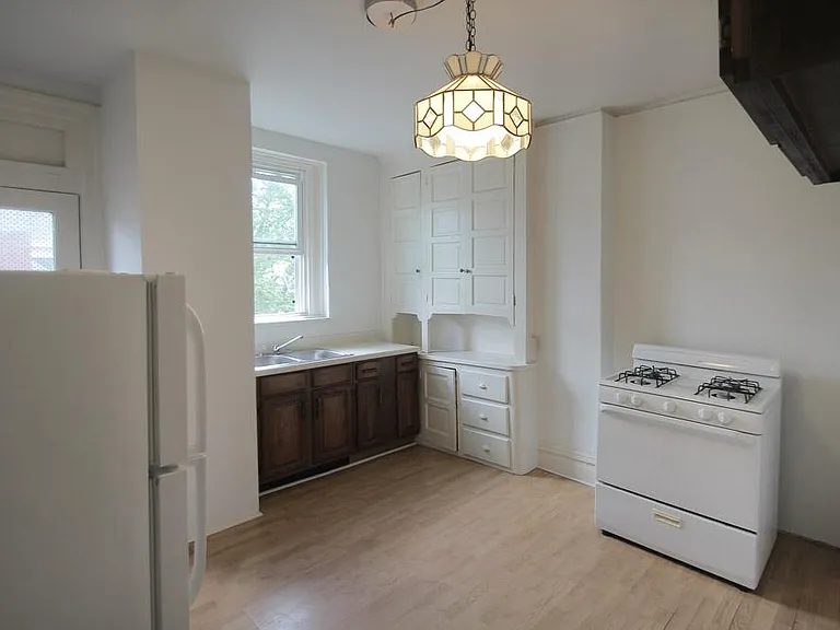 7720 Waverly St #5 — Photo 2