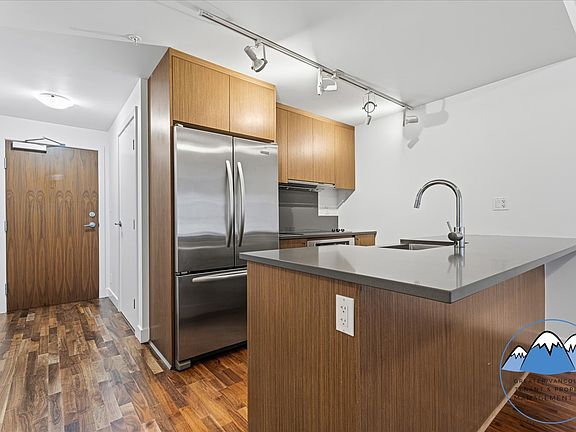 4th image of 251 E 7th Ave