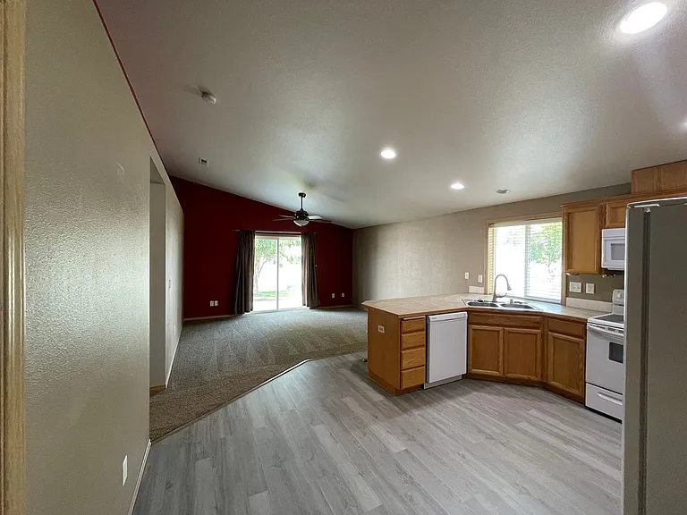 1900 Leanne Ave — Photo 14