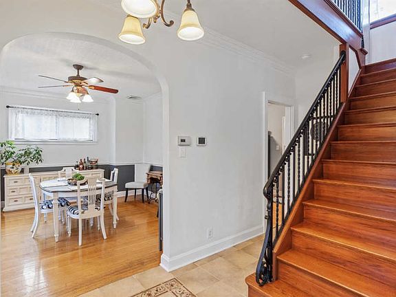 5th image of 1342 Covedale Ave