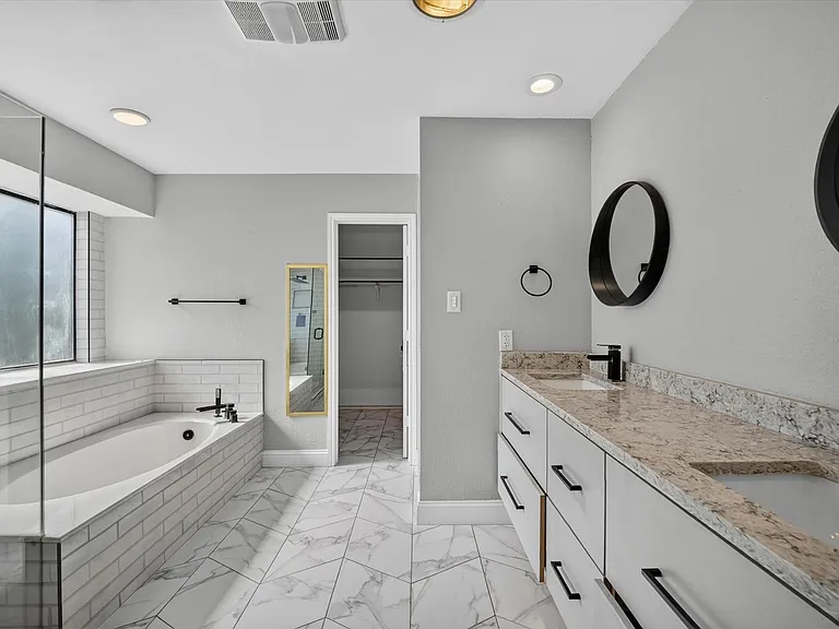 1521 Glenmore Dr — Photo 9