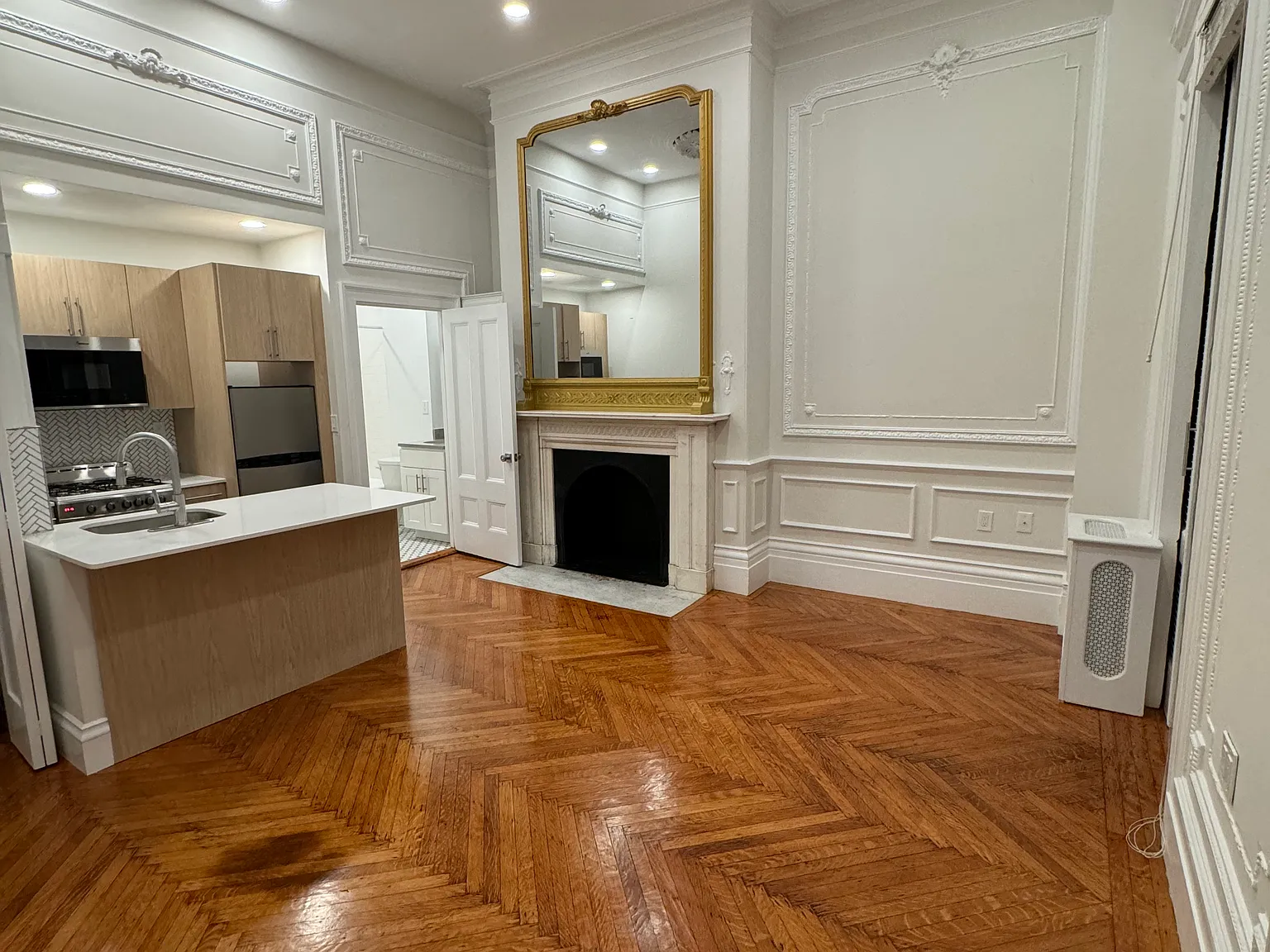 Studio, 600 sqft, $2,850 — Photo 2