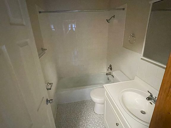 2nd image of 1074 York Ave APT 307