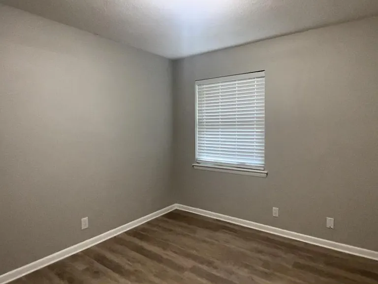 7130 Greenview Dr — Photo 6