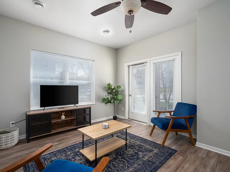 807 1st St SW #200 — Photo 1