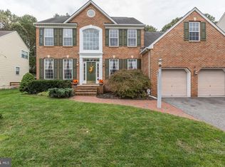 8271 Green Ice Dr, Pasadena, MD 21122