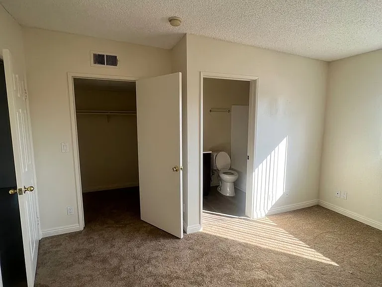 8541 Foothill Blvd., Sunland — Photo 36