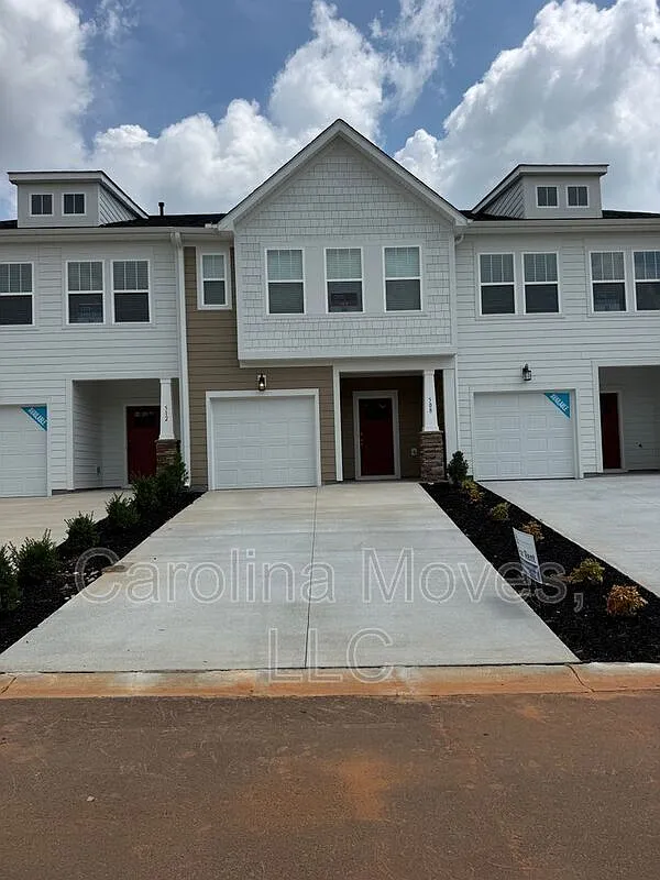 3 bed, 2.5 bath, 1616 sqft, $2,000 — Photo 1
