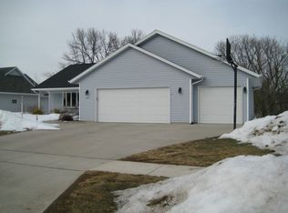 1092 Hummingbird Ln, Plymouth, WI 53073