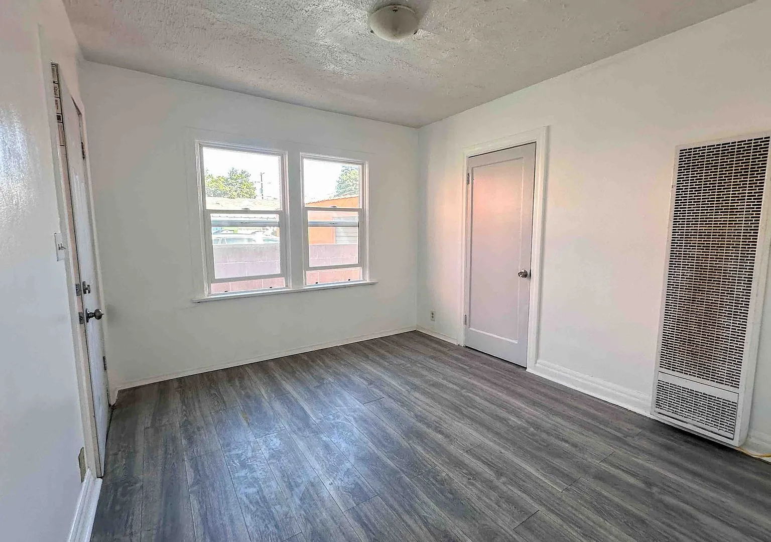 1720 W Gage Ave — Photo 2