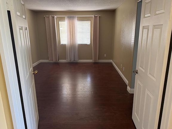 3rd image of 14848 Herschel Ave