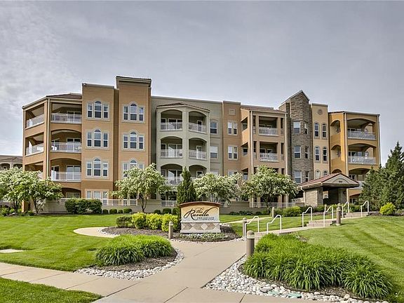 3rd image of 3810 N Mulberry 204 Dr Unit 204