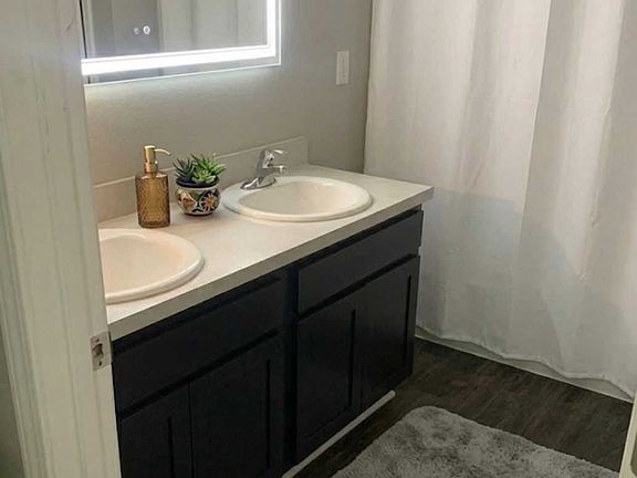 5th image of 211 Teakwood Dr