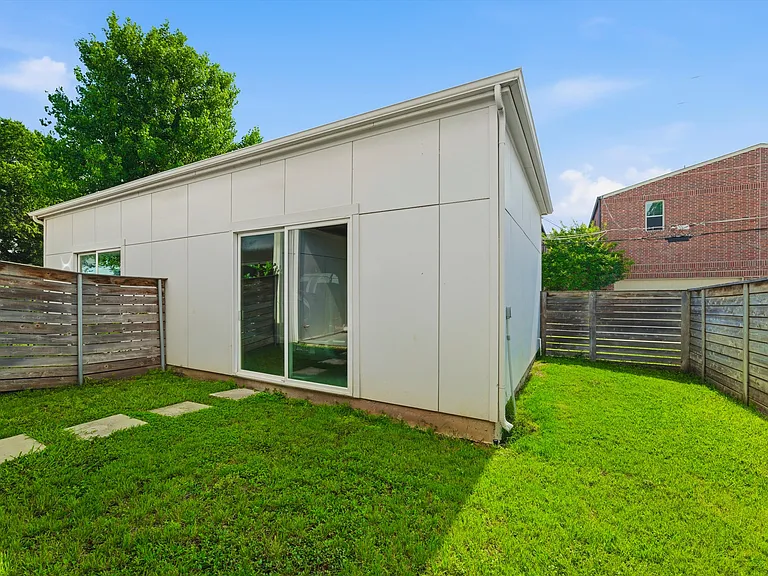 207 Adrian Dr — Photo 23