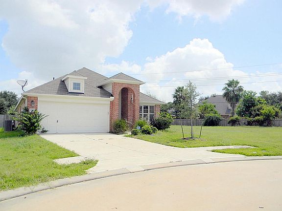 Lovely one story home in Katy in a cul-du-sac with no neighbors to your right or left.