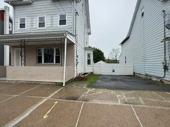 1067 W Wilkes Barre St, Easton, PA 18042