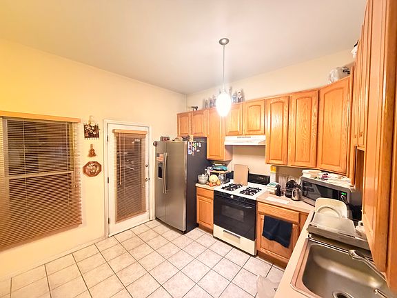 3rd image of 16 Cobblers Ln