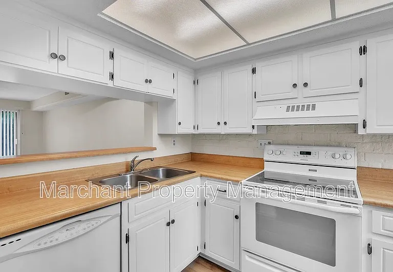2530 E North St #11-B — Photo 3