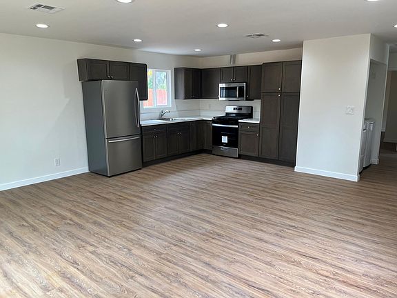 2nd image of 7021 Amestoy Ave
