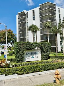 3475 N Country Club Dr APT 206, Aventura, FL, 33180