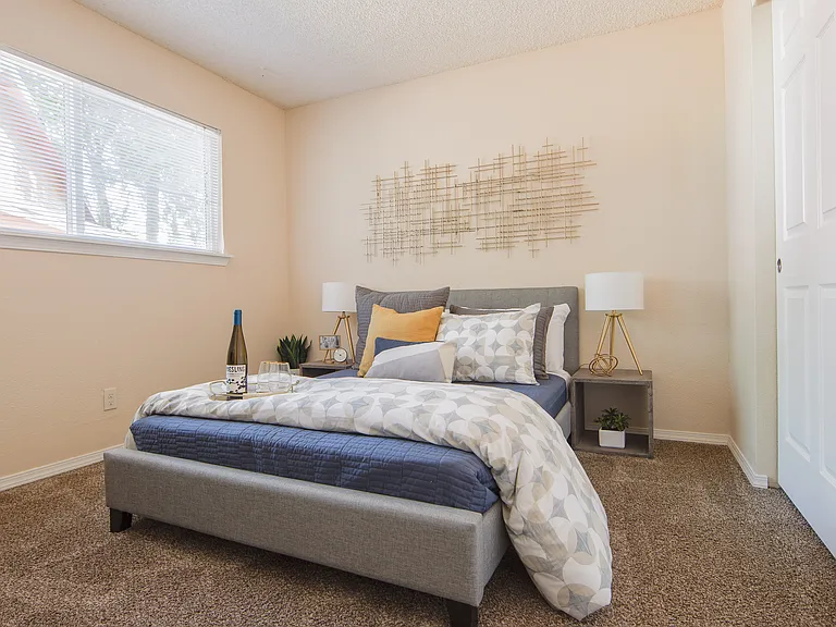 Evergreen Garden Apartments — Photo 28