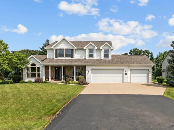 3046 Woodridge Dr, Oshkosh, WI 54904