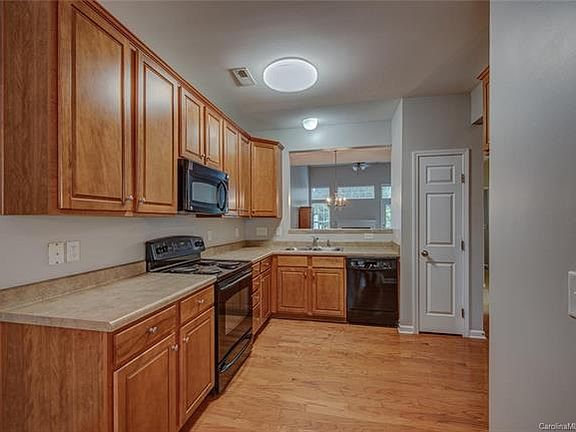 4th image of 1684 Backcreek Ln