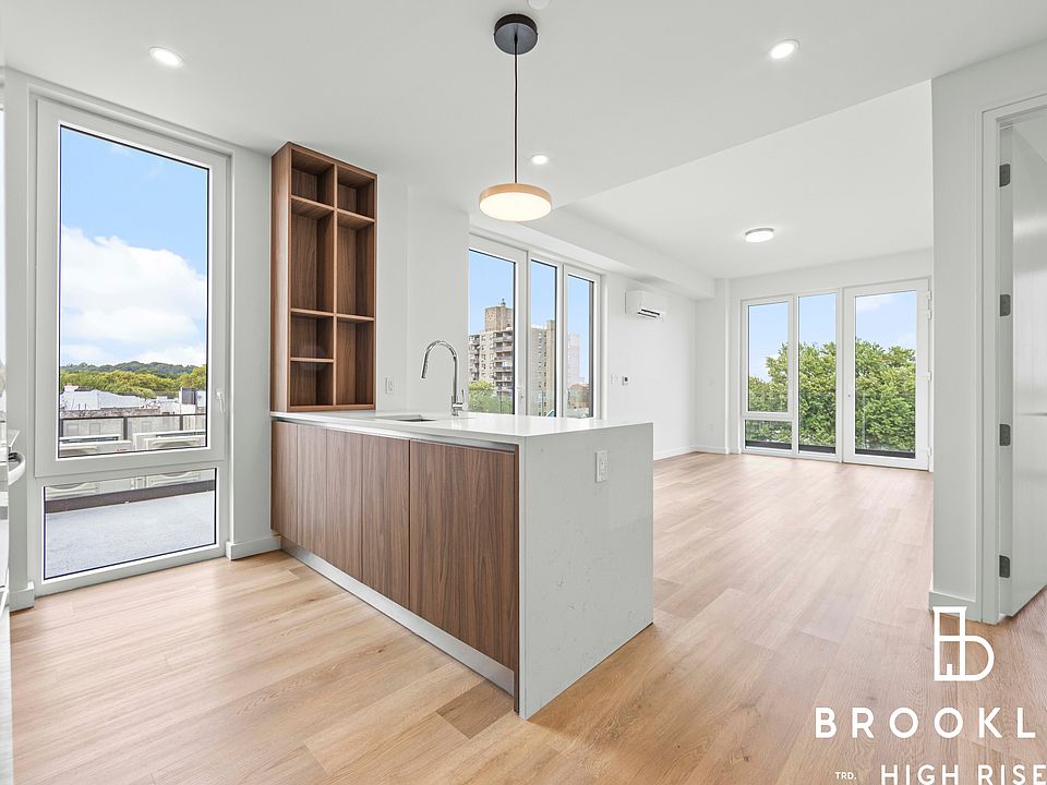 1st image of 50 E 10th St #618