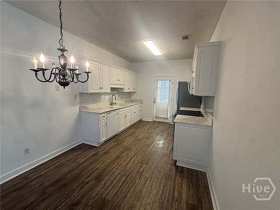 3rd image of 5 Kingslan Court