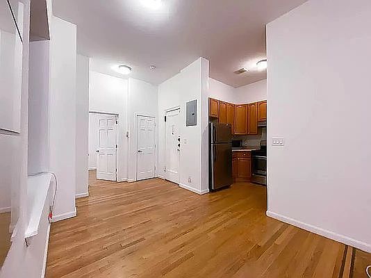 5th image of 210 E 10th St APT 6