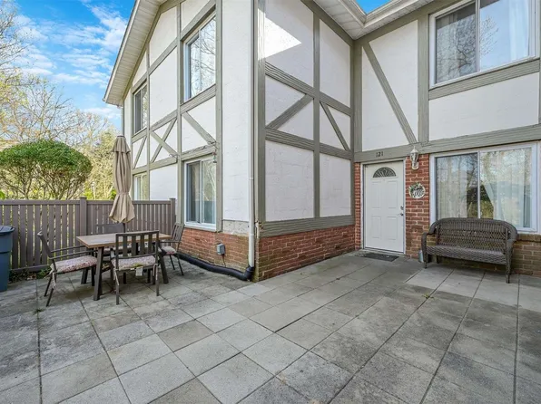 121 Skyline Drive #121, Coram, NY 11727