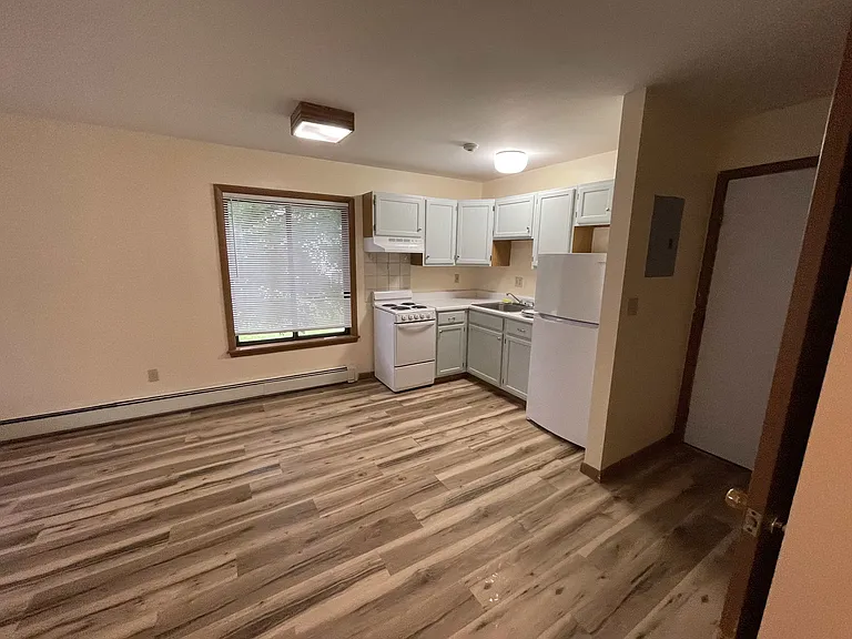 118 Leroy St — Photo 7