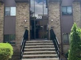 312 Wood Mill Dr, Cranbury, NJ 08512