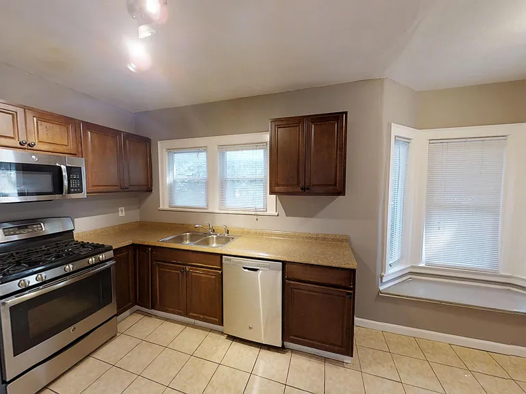 1005 E Colvin St #1 — Photo 6